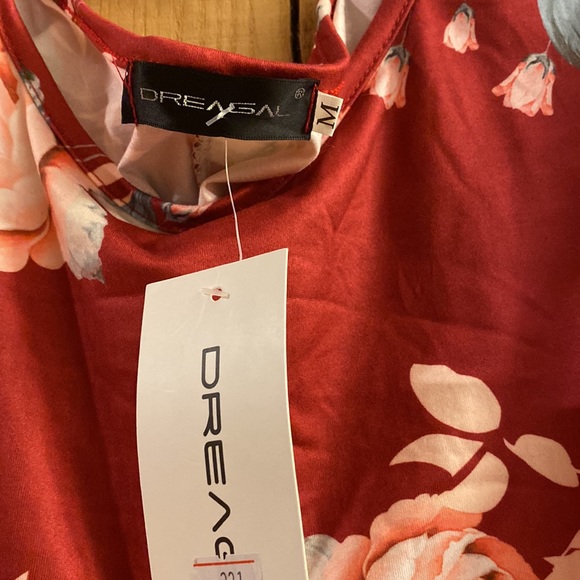 Floral cold shoulder t-shirt - Picture 2 of 4